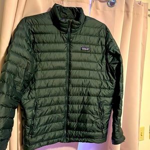 Large men’s Patagonia jacket. Has been used last two years. Still in good shape.